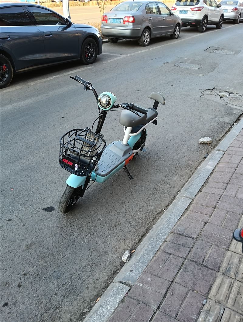 出售置換各種品牌二手電動(dòng)車(chē)，船車(chē)和簡(jiǎn)易款，回收二手廢舊電動(dòng)車(chē)三輪車(chē)摩托車(chē)頭盔可上門(mén)取貨